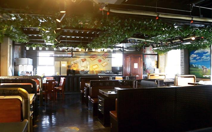 開餐飲店是選擇無煙燒烤店還是剁椒魚頭店